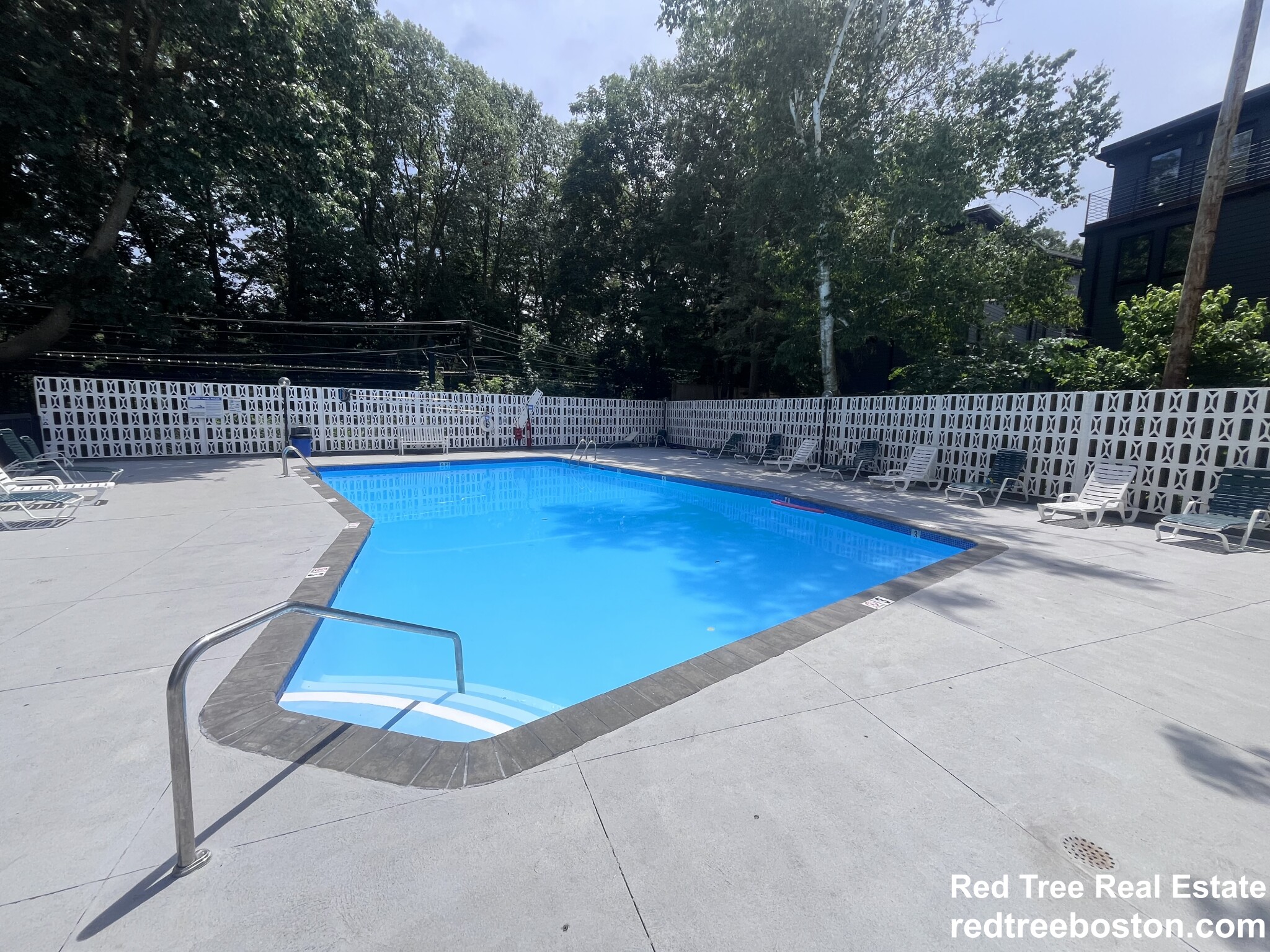 101 Monmouth St, Longwood