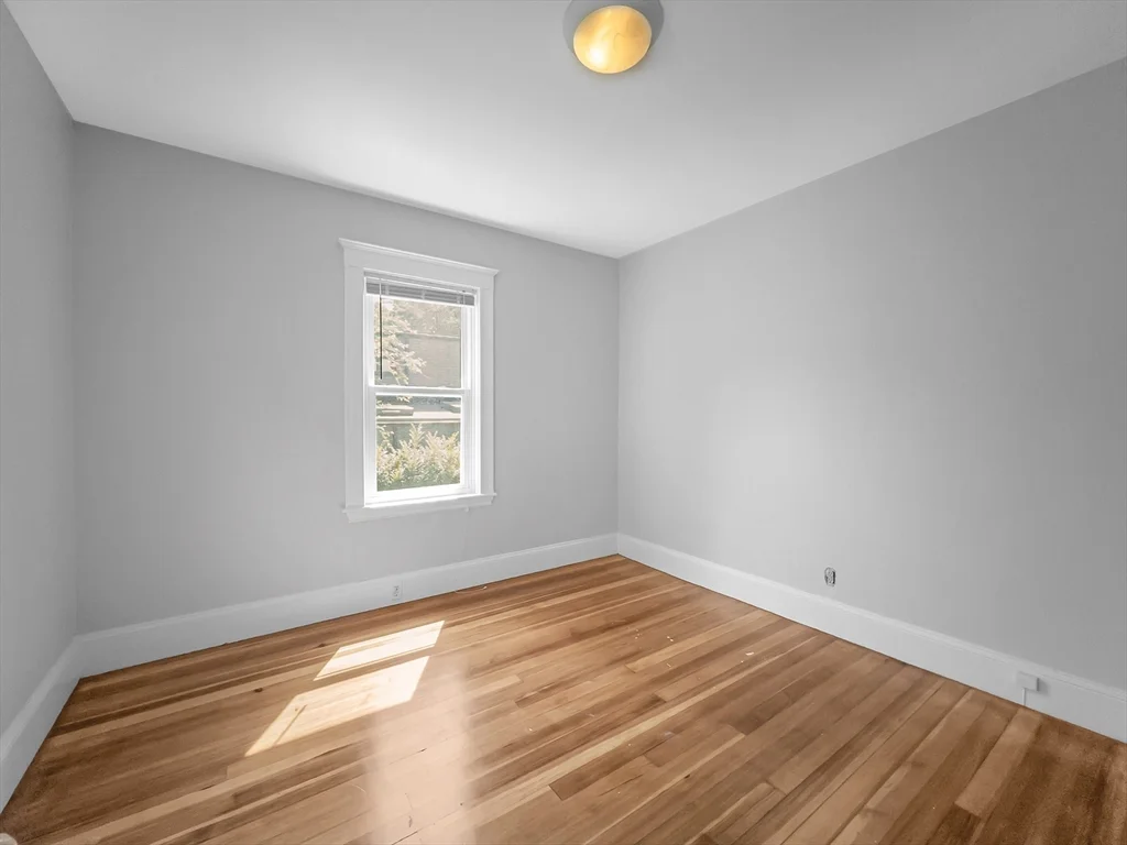 23 Kingsboro Park, Jamaica Plain