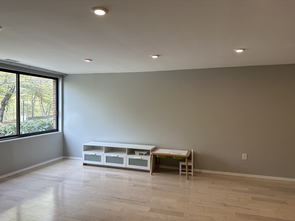 406 Paradise Rd, Swampscott