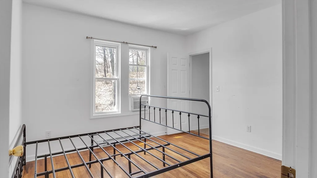 1442 Main St, Worcester