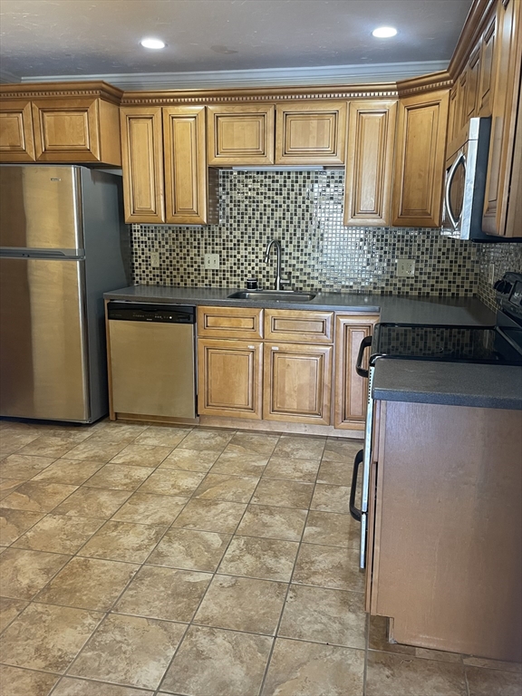 310 Brook Village Rd, Nashua