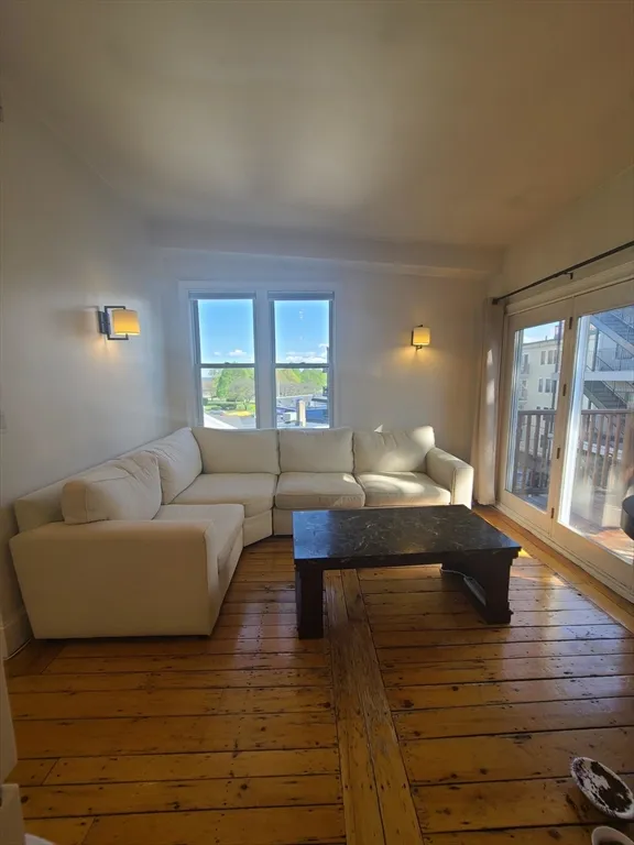 31 Jenkins St, South Boston