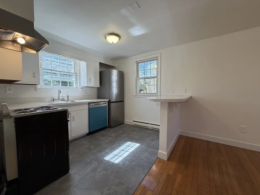 15 Park Ave, Foxboro