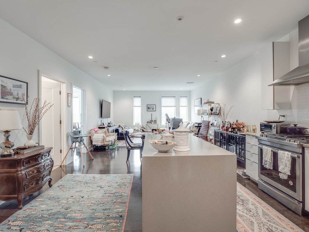 2 West 6th St, South Boston