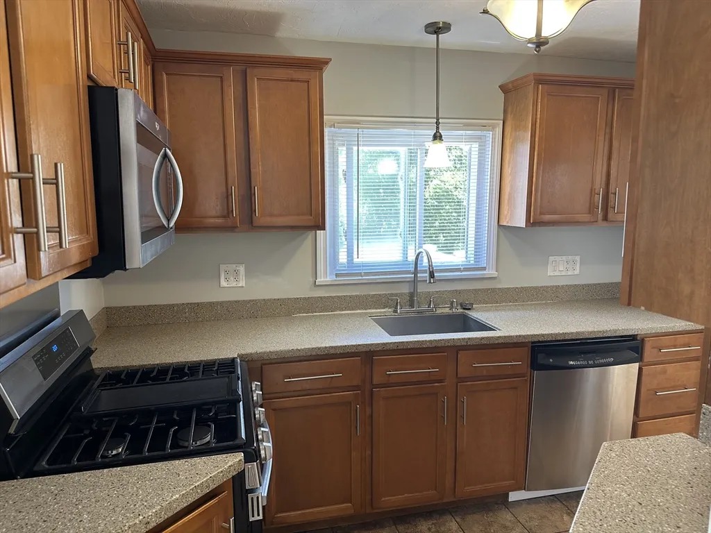 396 Durfee St, Fall River