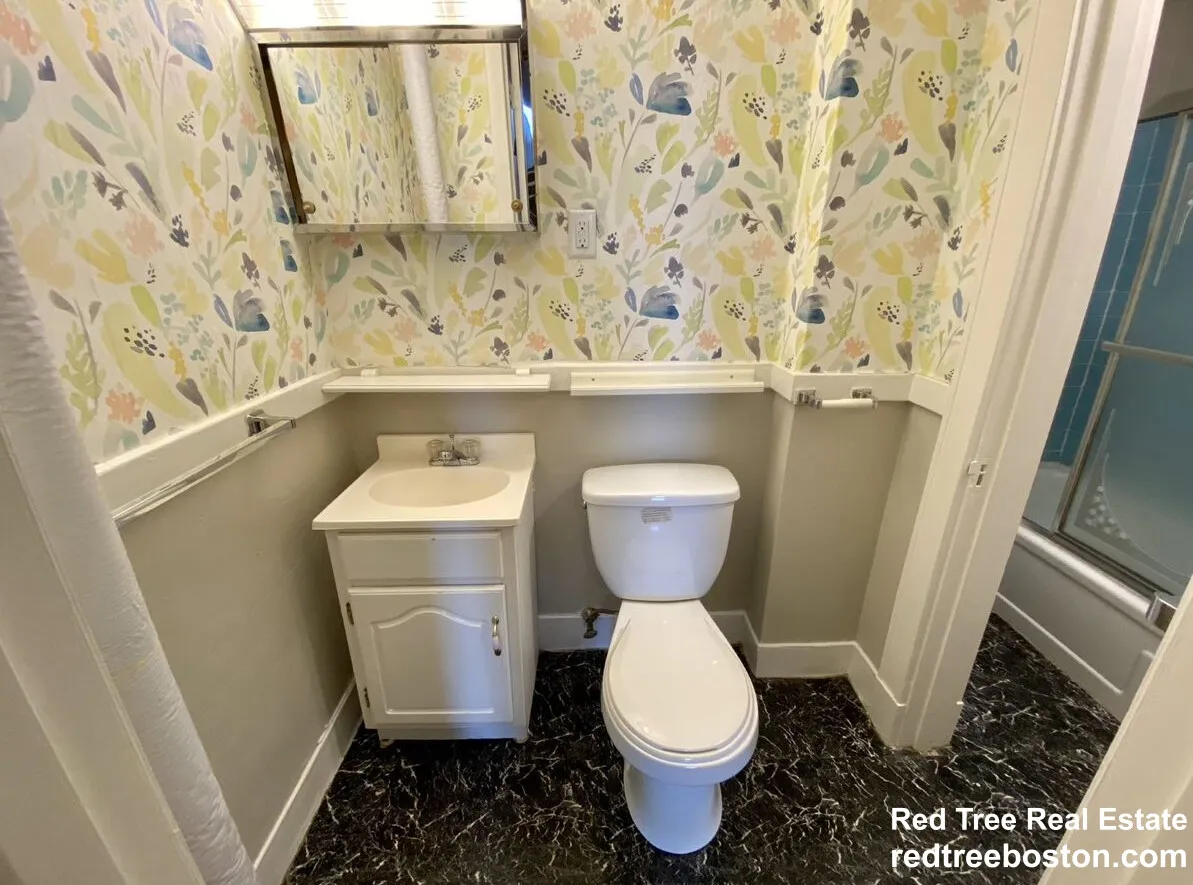 649 Washington St, Oak Square