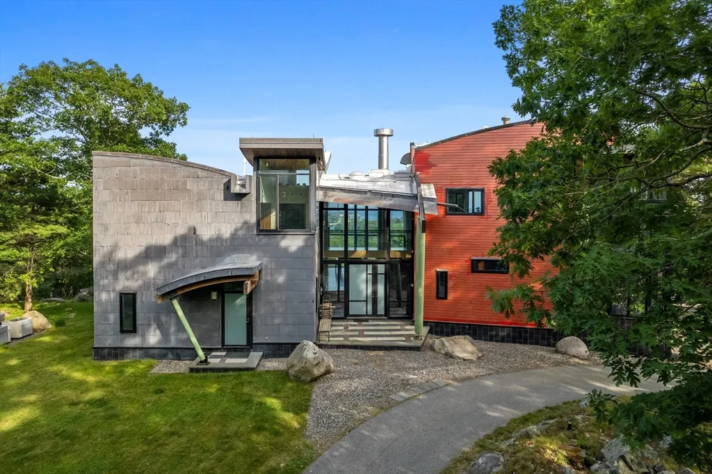 370 Summer St, Manchester