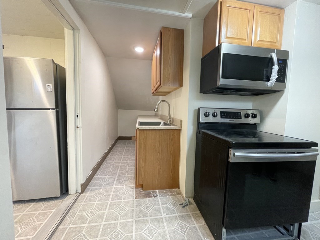 4 Underwood Ct, Westborough