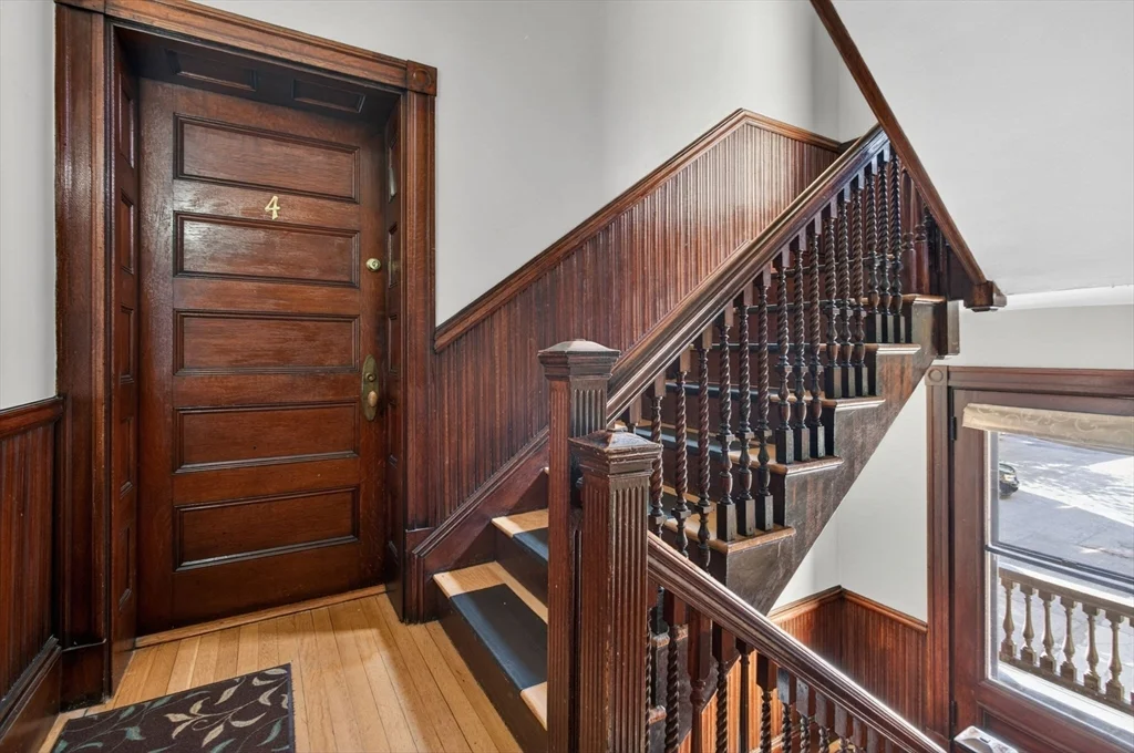 17 Park Vale, Coolidge Corner