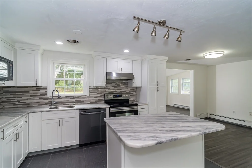 22 Wethersfield Rd, Natick