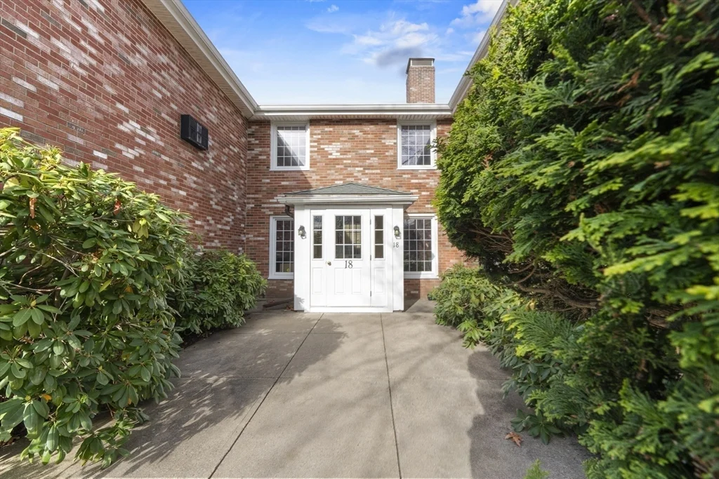 18 Fountain Ln, Weymouth