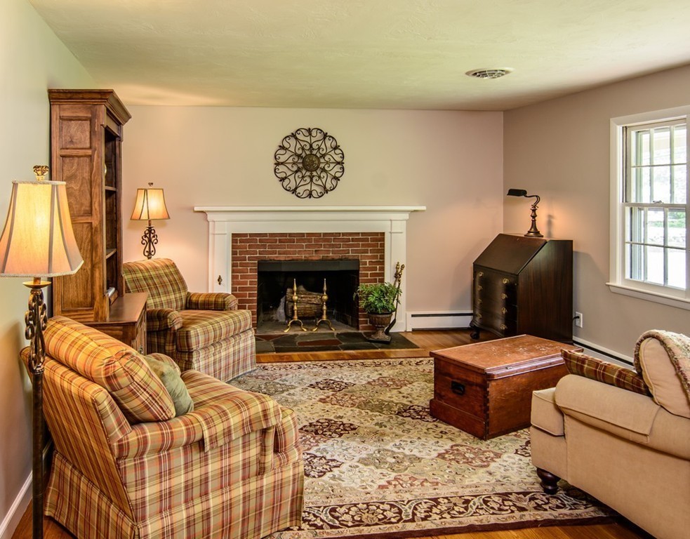 253 W Main St, Westborough