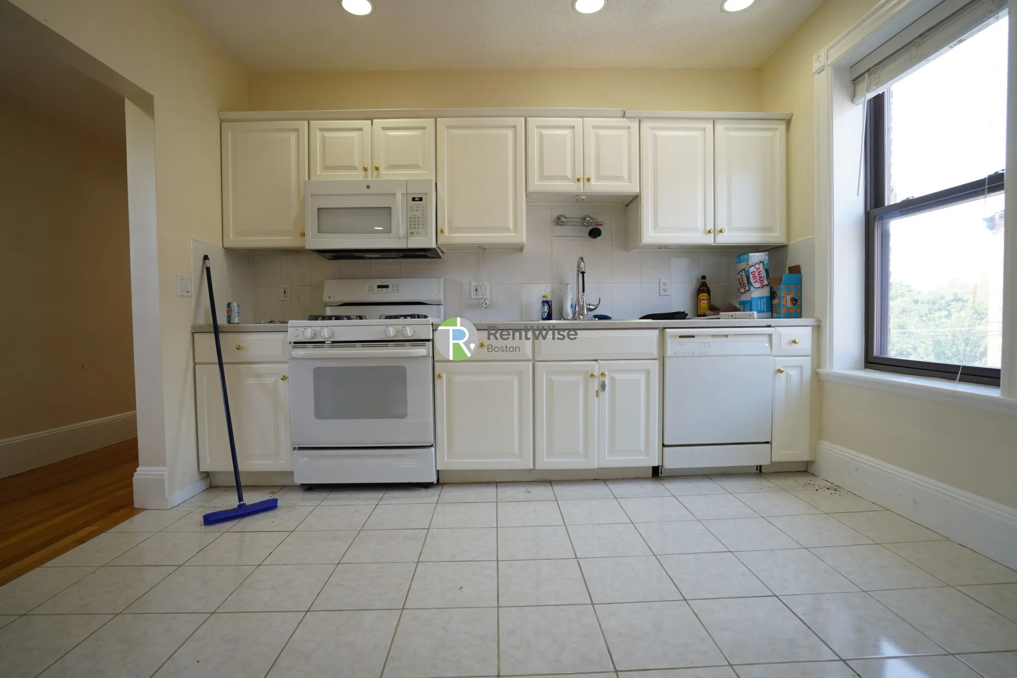 12 Dean Rd, Brookline