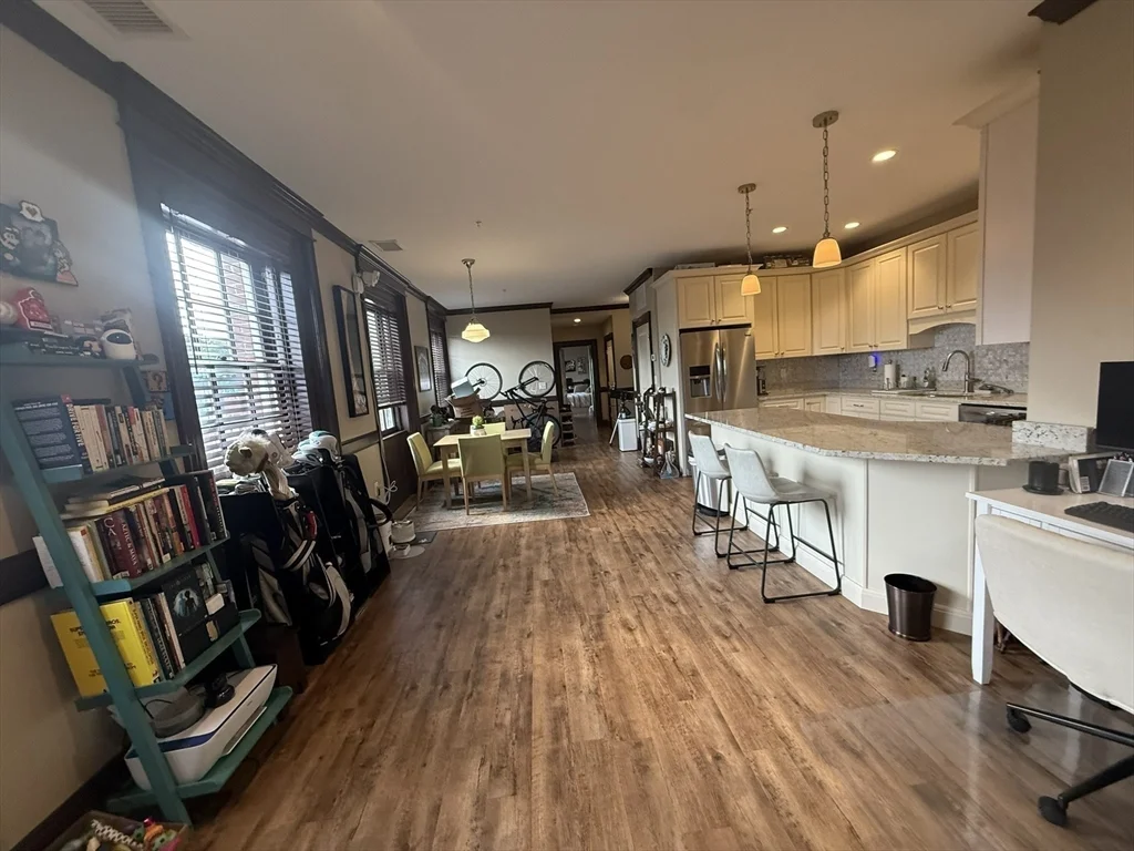 6 Main St Ext, Downtown