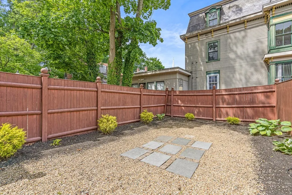 2 Rangeley Rd, Winchester