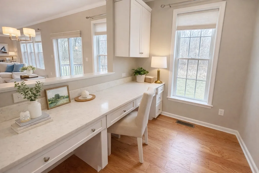 198 Stonehaven Dr, Weymouth