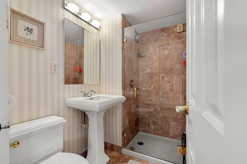 2 Hawthorne, West End