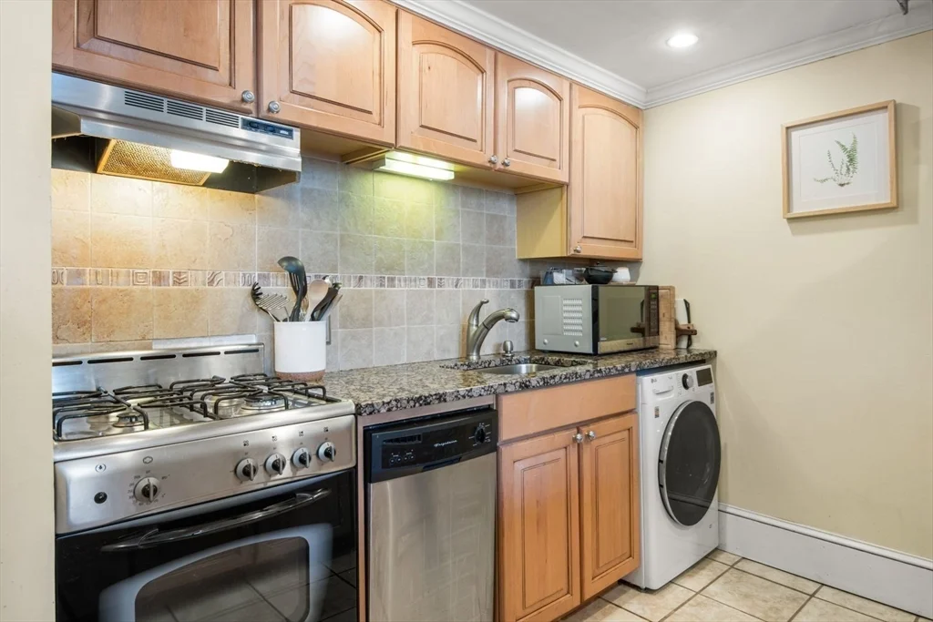 64 Commonwealth, Back Bay