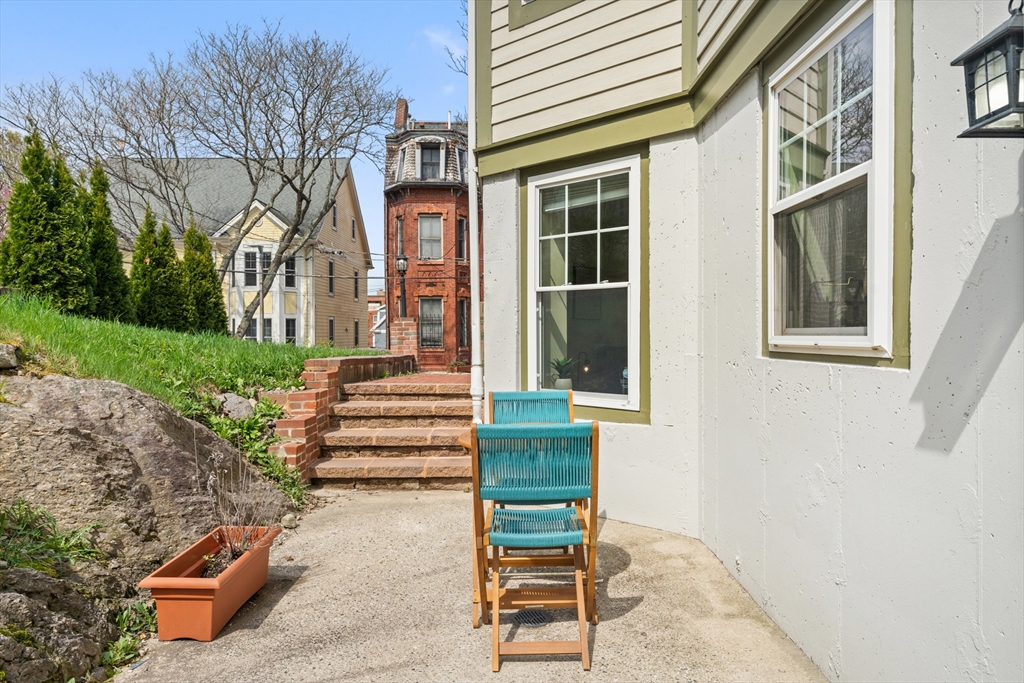 15 Millmont St, Roxbury