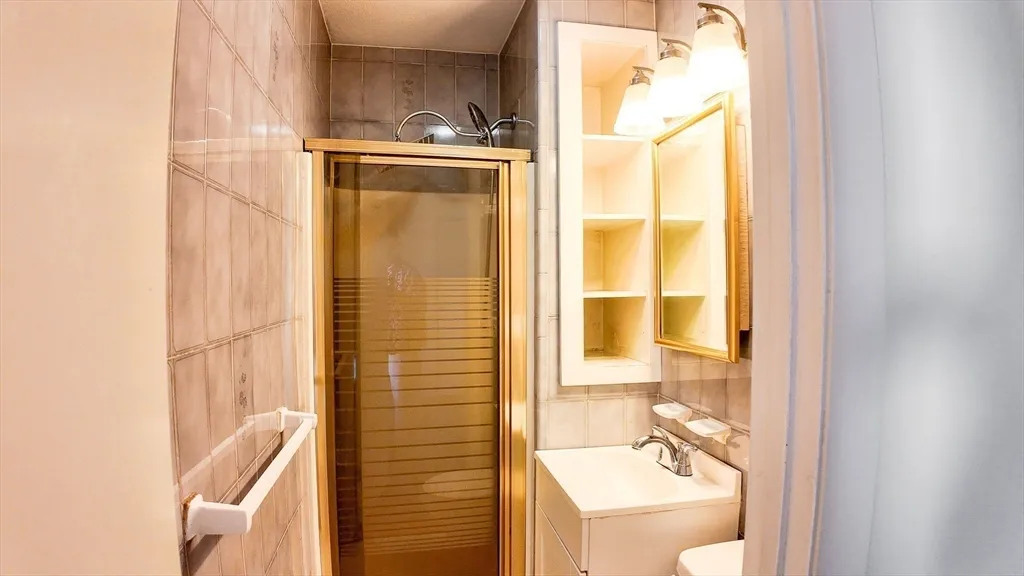 61 Thomas St, Dedham