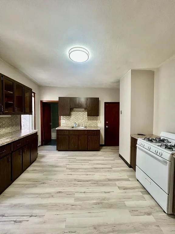 417-419 Ferry St, Everett