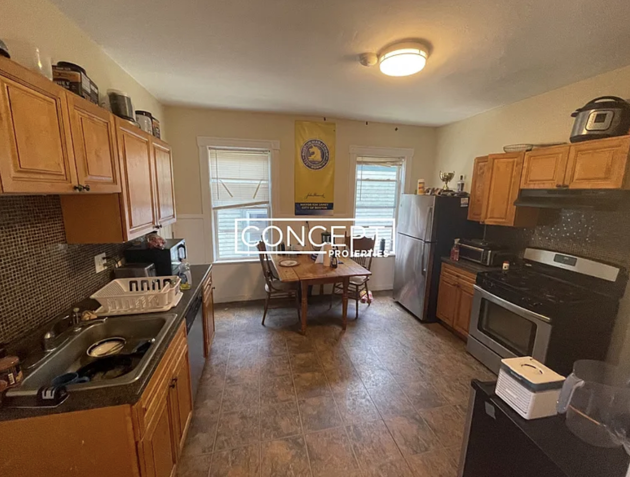 65 Hillside St, Mission Hill