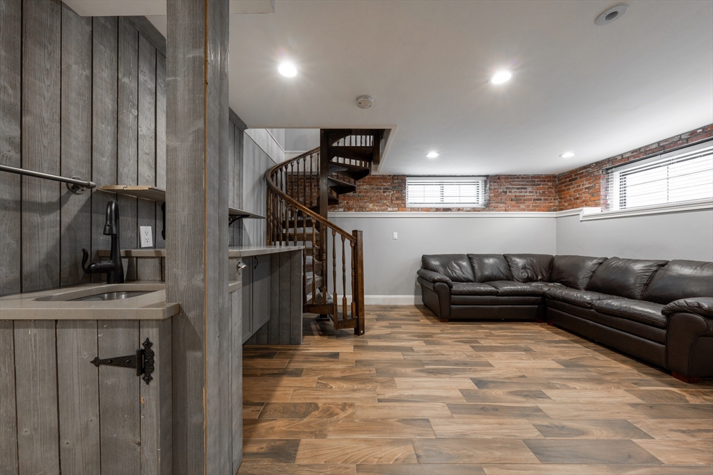 297 Spring St Ext, Medford