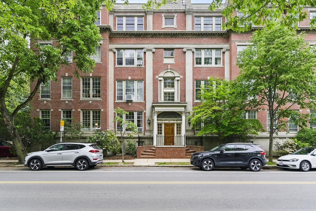 240 Brattle St, West Cambridge