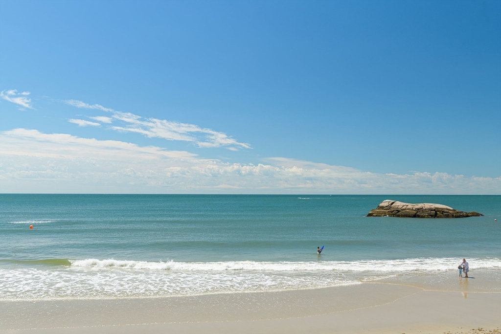 1 Puddingstone Ln, Acoaxet