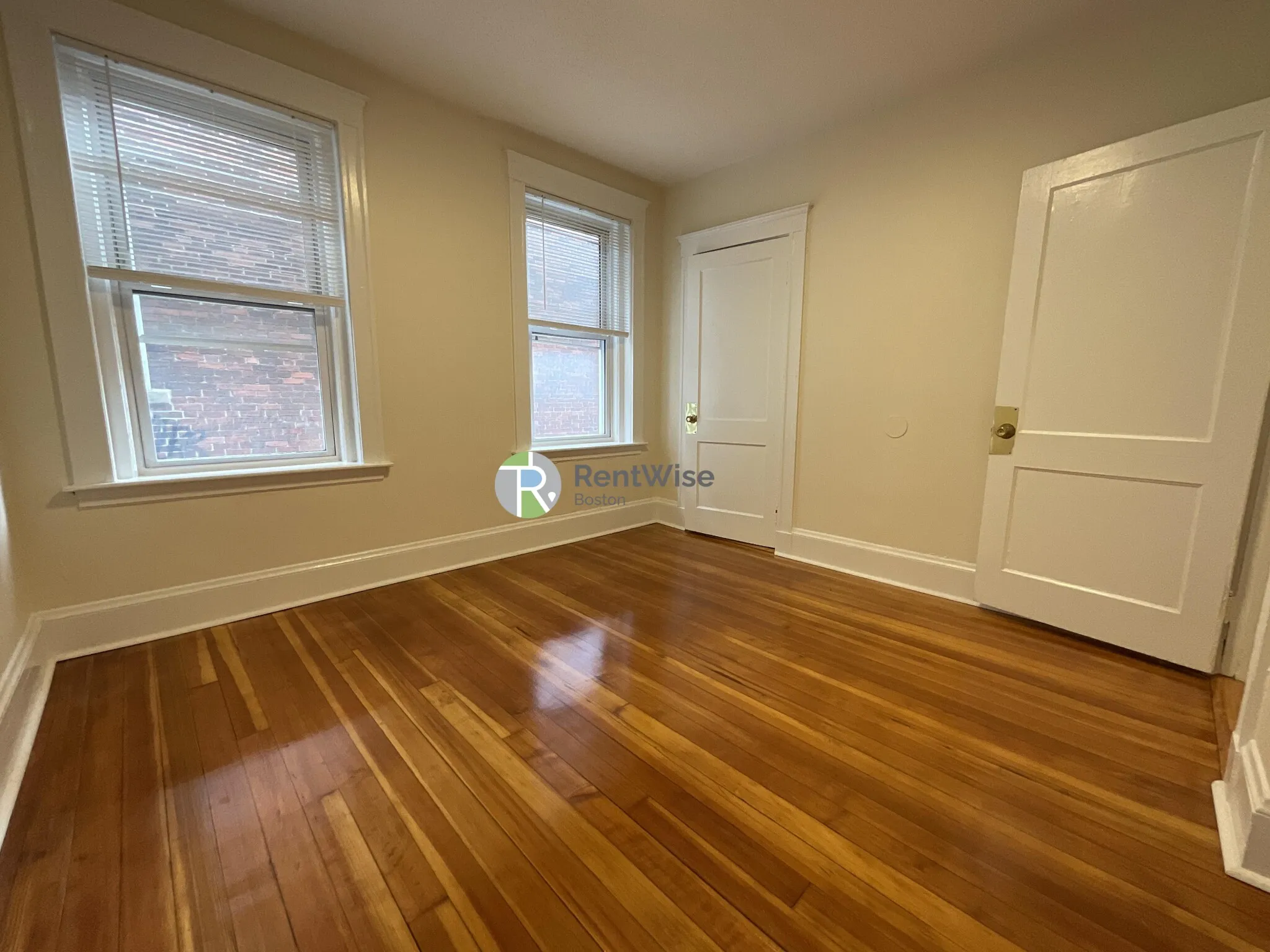 6 Barrows St, Allston