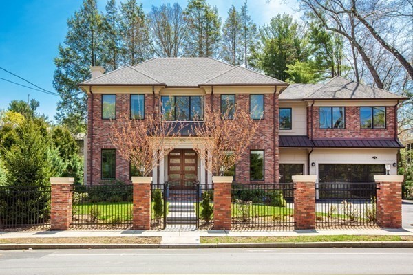 1580 Beacon St, Waban