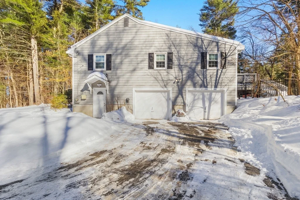 77 Colonial Rd, Sudbury