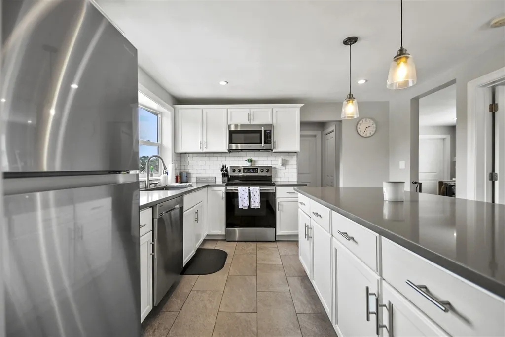 13 Town Hill St, Quincy