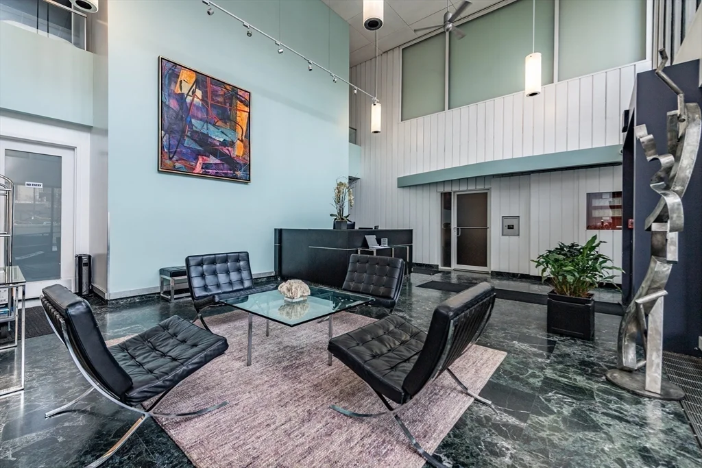566 Commonwealth, Fenway