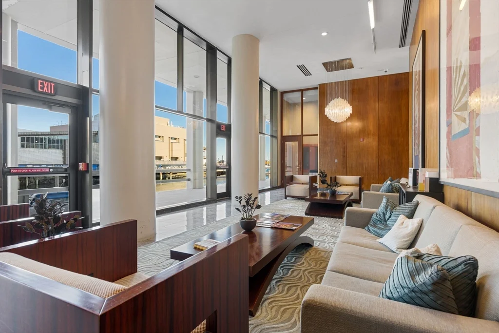 85 E India Row, Waterfront