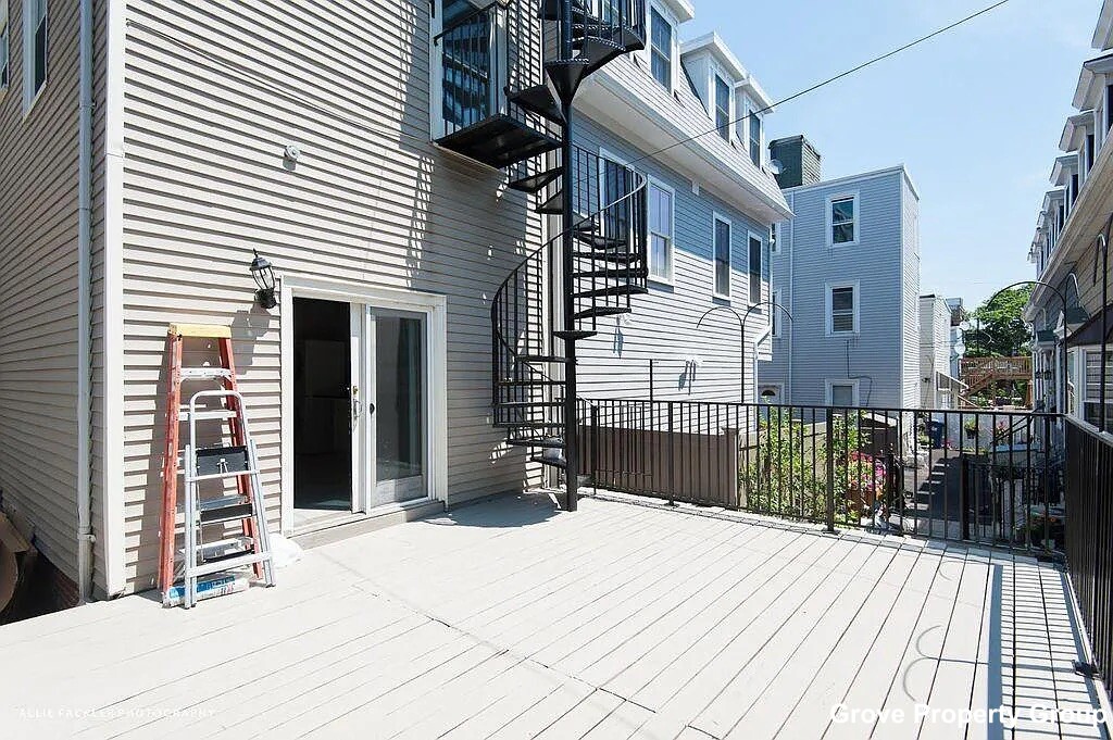 527 West Fourth St, South Boston