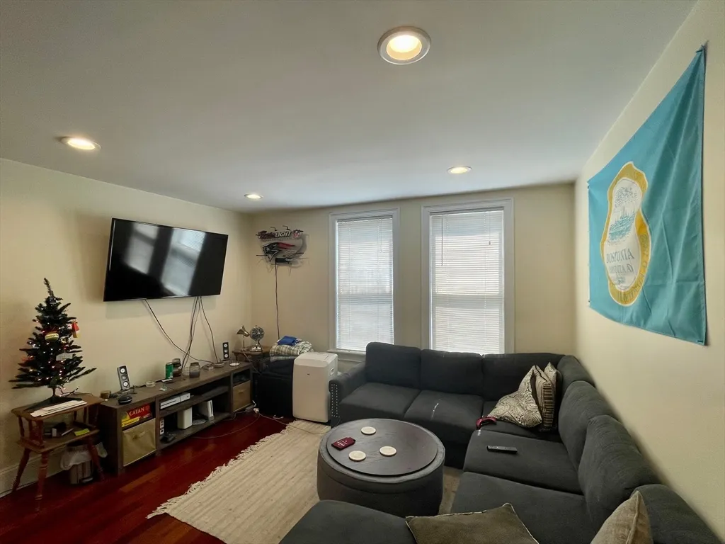 143 L St, South Boston