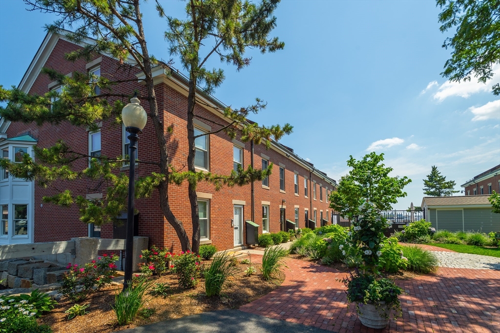 343 Commercial St, Waterfront