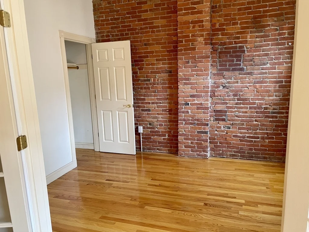 123 Newbury St, Back Bay