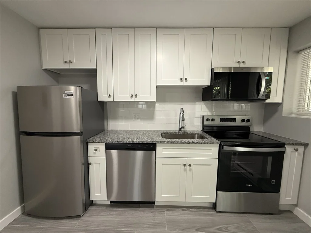 565 Hyde Park Ave, Roslindale