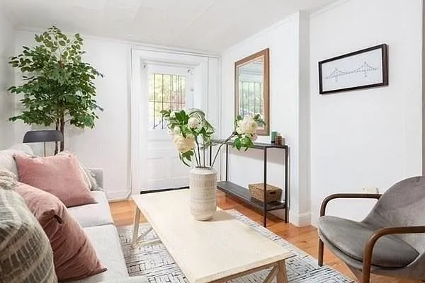 16 Chauncy St, Neighborhood Nine