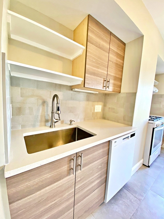 466 Sumner St, East Boston