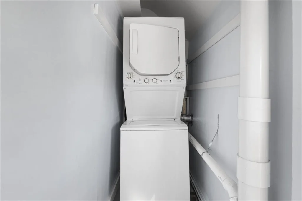 8 Linwood St, Holbrook