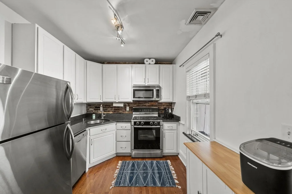 293 W Second St, South Boston