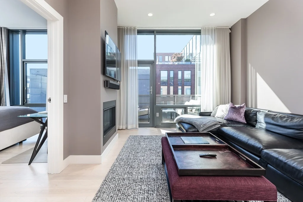 32 Traveler St, South End