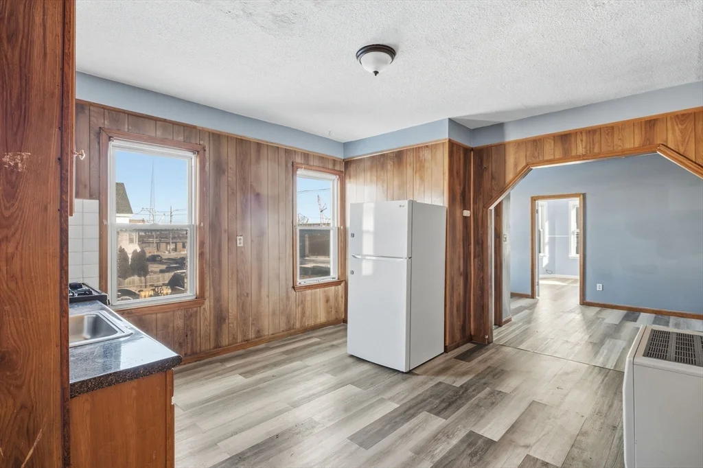 857 S 1st St, New Bedford