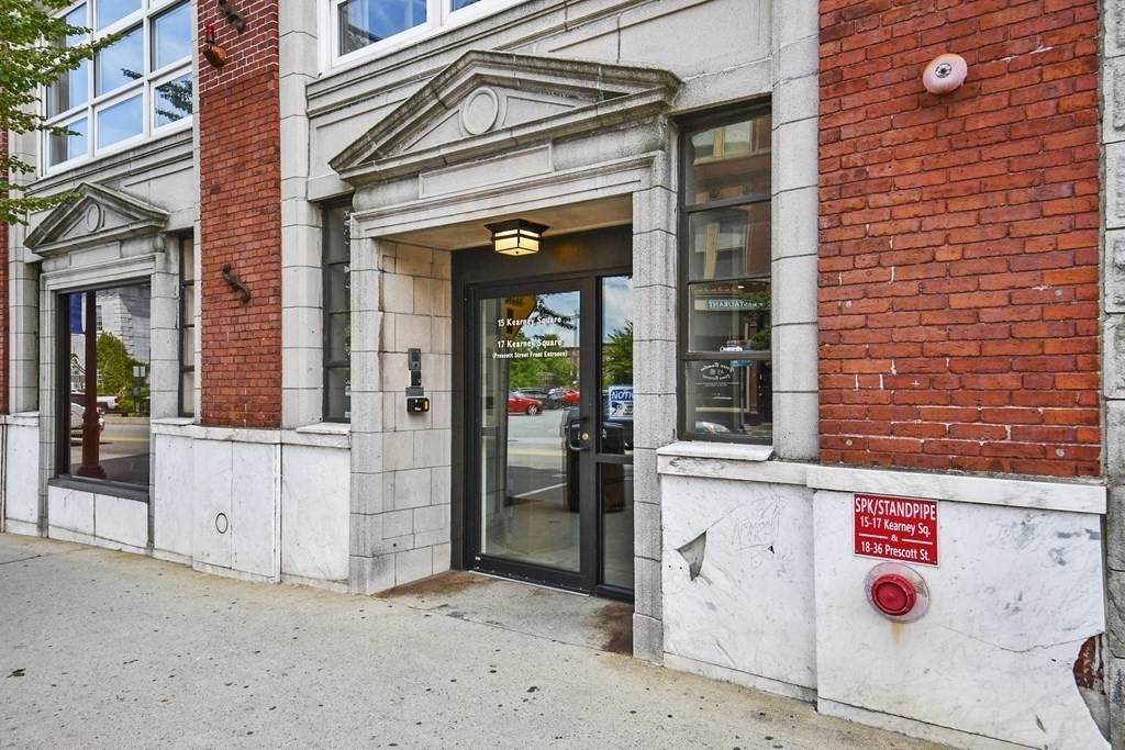 17 Kearney Sq, Lowell