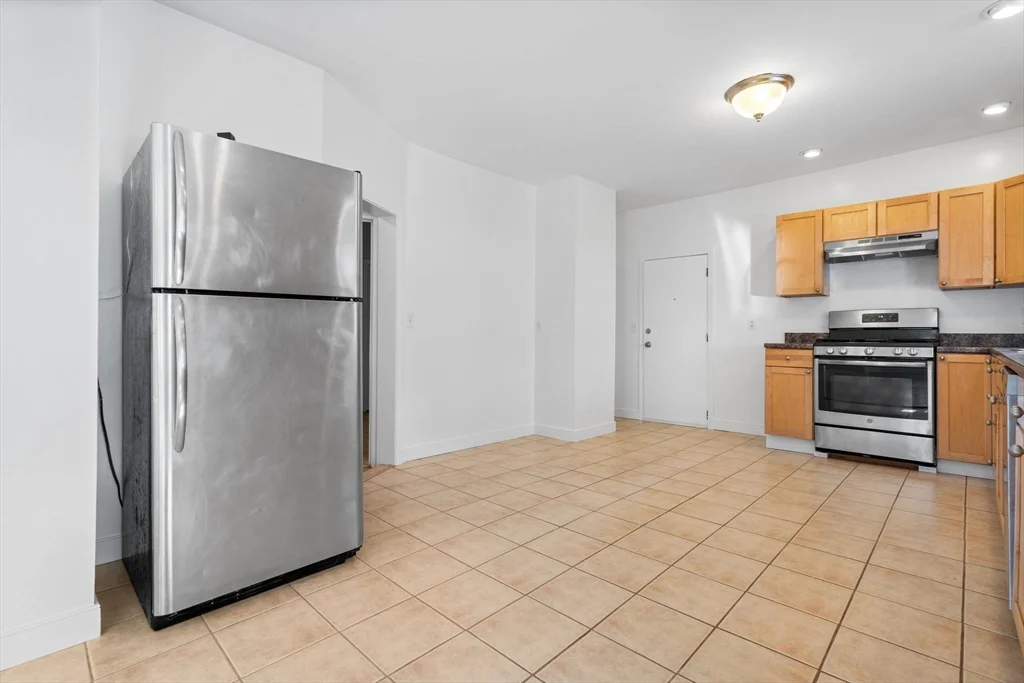 144 Waverly Rd, North Andover