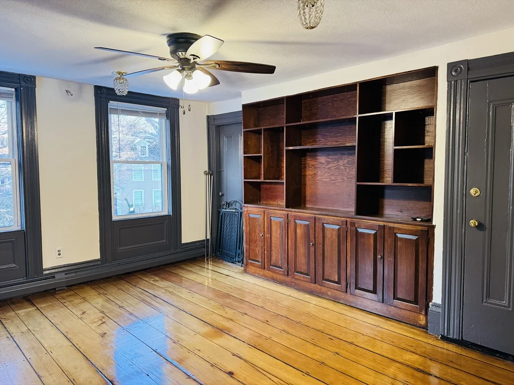125 Essex St, Salem