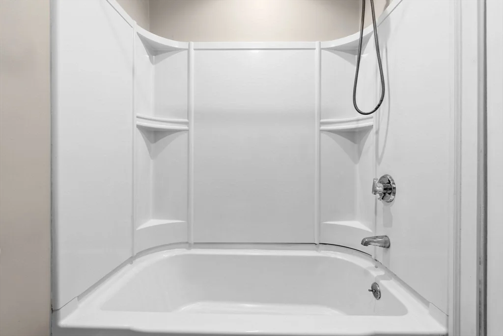 28 Poplar St, Danvers